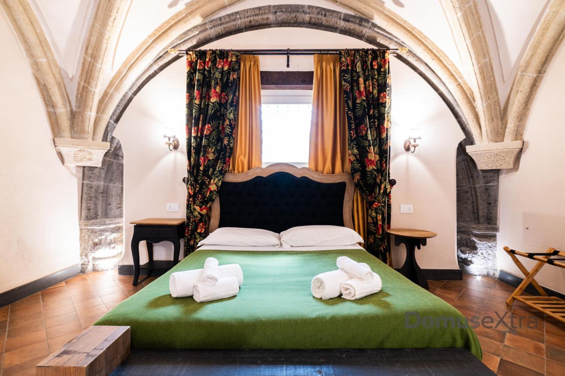 Piazza San Domenico Suite By Domusextra Naples Luaran gambar