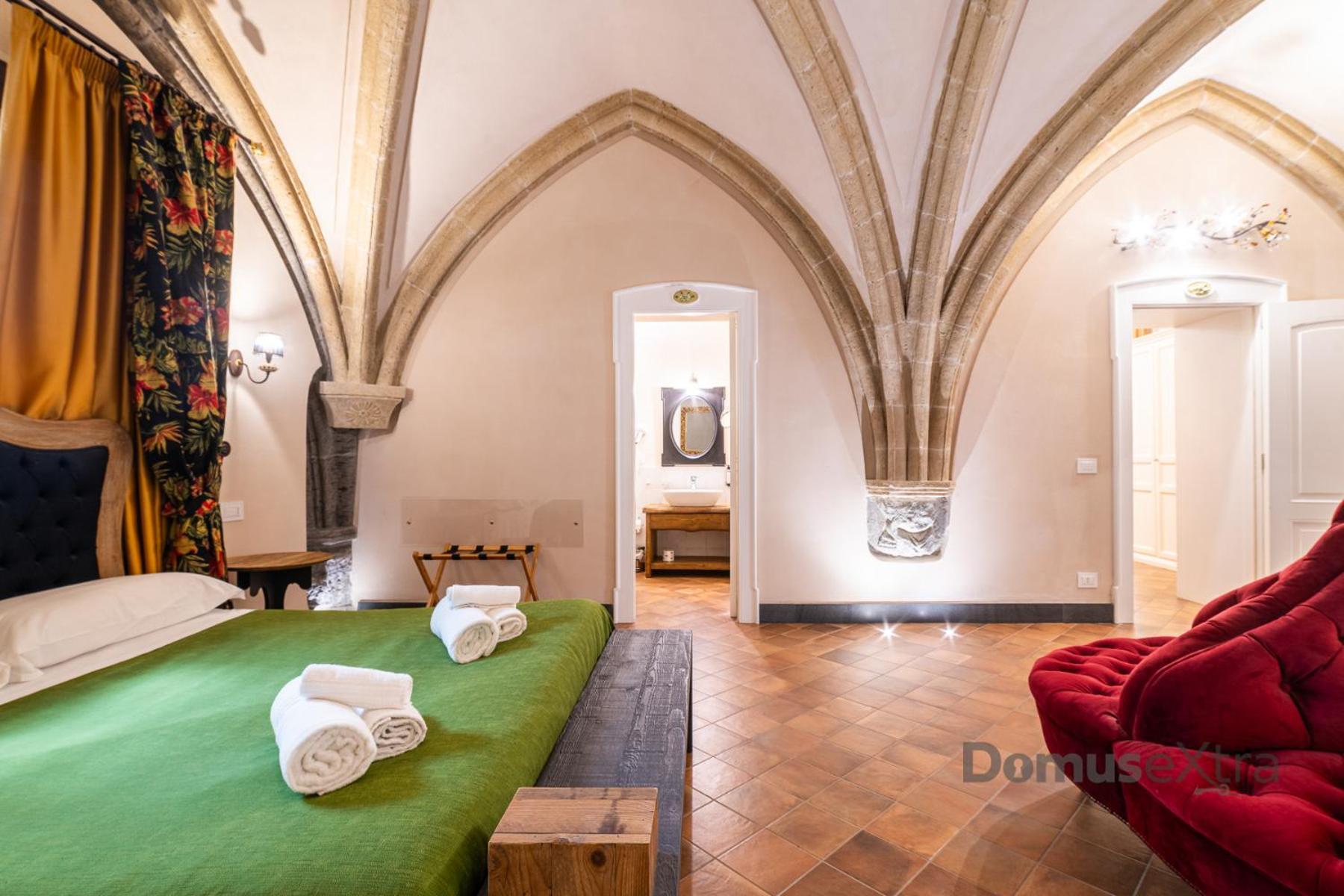 Piazza San Domenico Suite By Domusextra Naples Luaran gambar